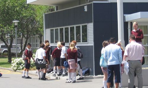 Ensino Médio no Exterior Nova Zelândia - Ensino Médio em Christchurch - Estudantes do Ensino Médio em seu primeiro dia de aula