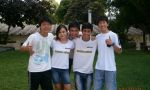 Experiência de hospedagem no Brasil - Estudantes brasileiros com seu amigo internacional
