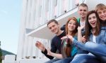 Integração de estadia em casa e escola na Espanha - alunos felizes